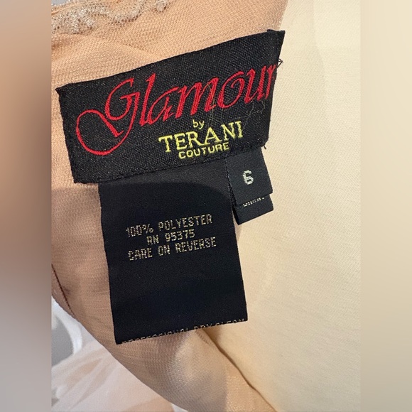 NWOT! Beaded 2-Piece Tulle ball gown wedding dress! - Picture 11 of 16